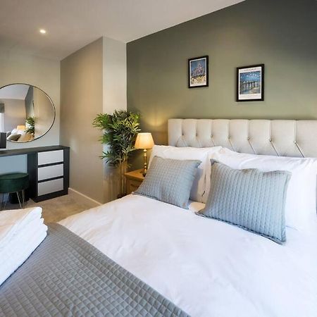 Lettered Board Apartments 1, 2 & 3 Pickering Bagian luar foto