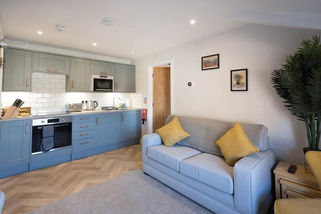 Lettered Board Apartments 1, 2 & 3 Pickering Bagian luar foto