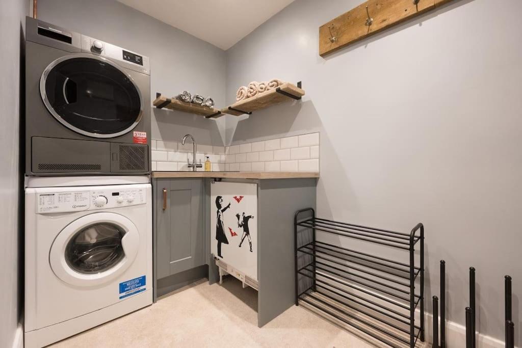 Lettered Board Apartments 1, 2 & 3 Pickering Bagian luar foto
