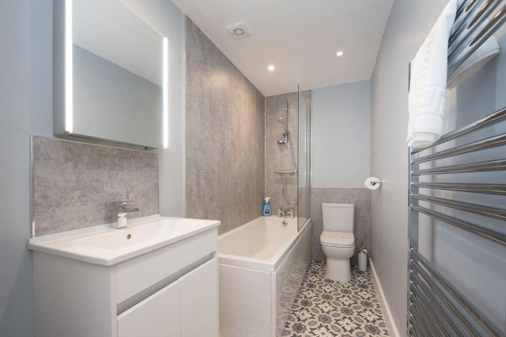 Lettered Board Apartments 1, 2 & 3 Pickering Bagian luar foto