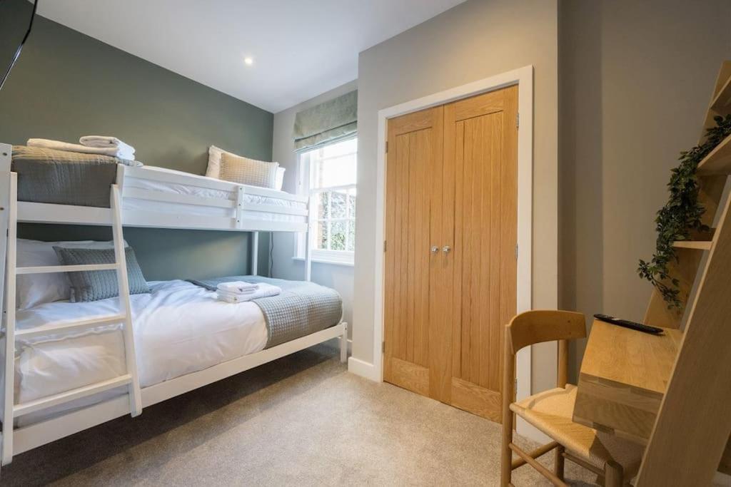 Lettered Board Apartments 1, 2 & 3 Pickering Bagian luar foto